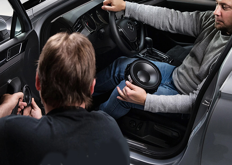 Консультация по автозвуку в автосалоне